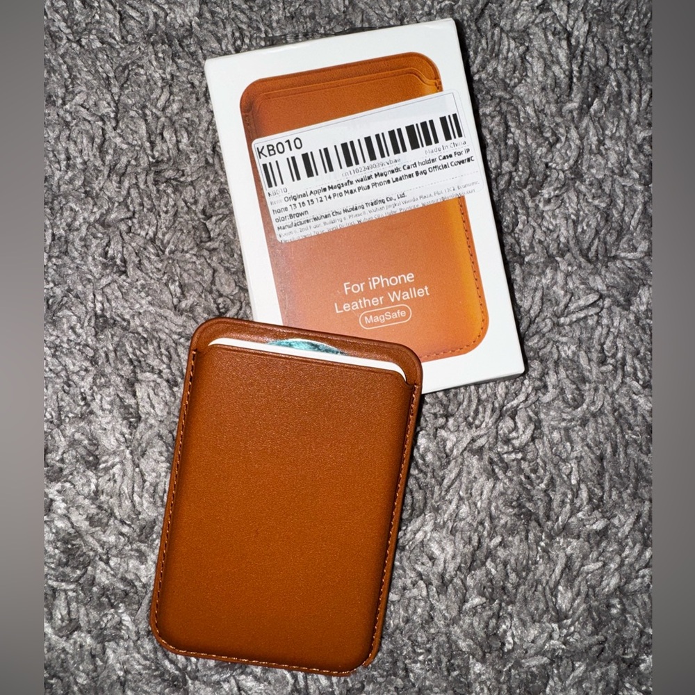 MagSafe Leather Wallet - Brown